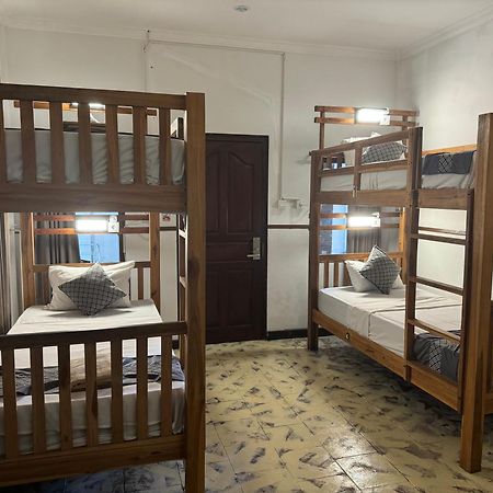Easy Surf Camp Hotel Kuta Lombok Eksteriør billede