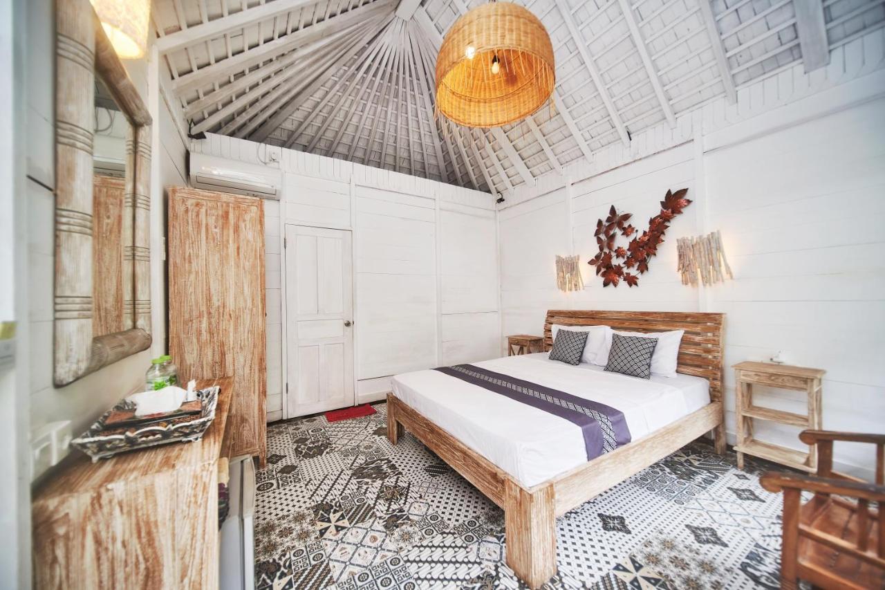 Easy Surf Camp Hotel Kuta Lombok Eksteriør billede