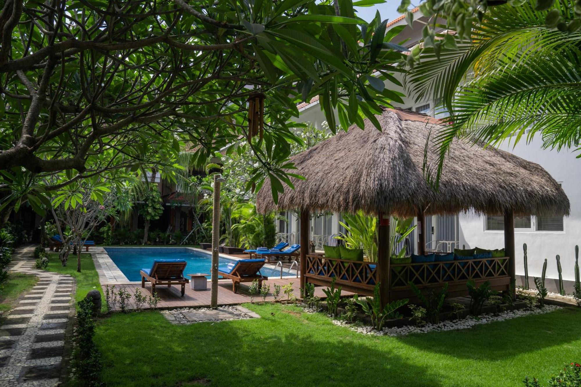 Easy Surf Camp Hotel Kuta Lombok Eksteriør billede
