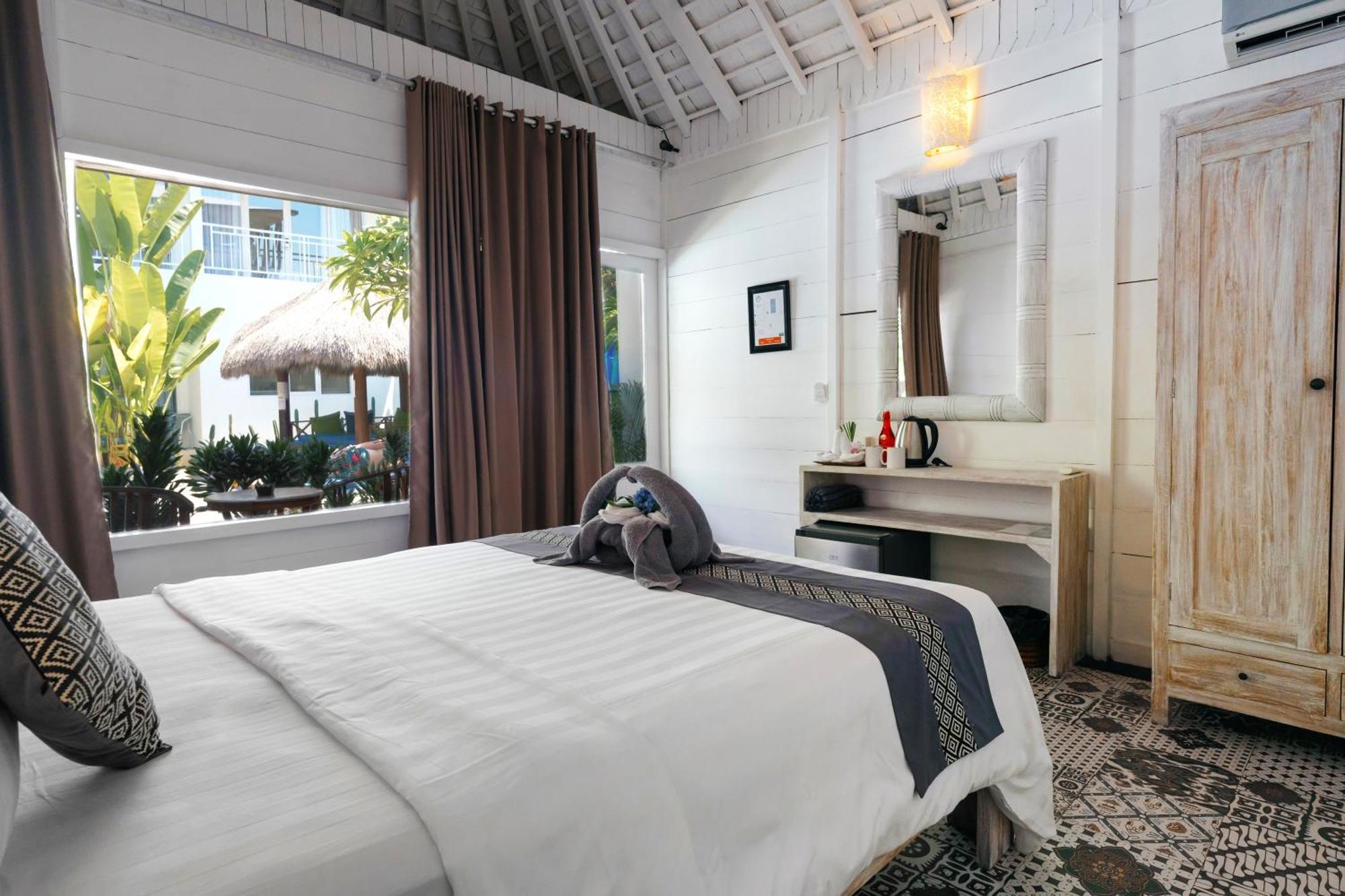 Easy Surf Camp Hotel Kuta Lombok Eksteriør billede