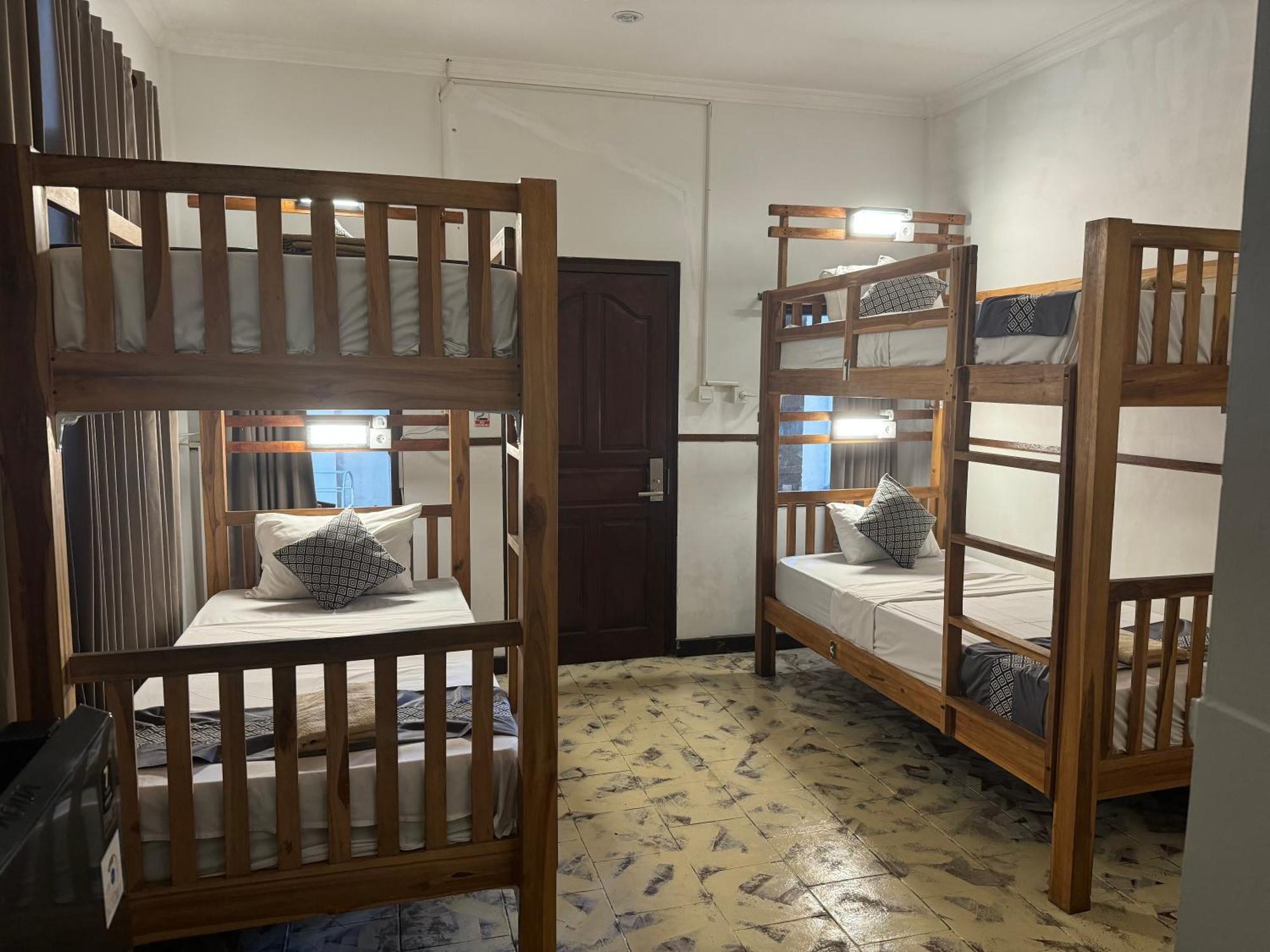 Easy Surf Camp Hotel Kuta Lombok Eksteriør billede