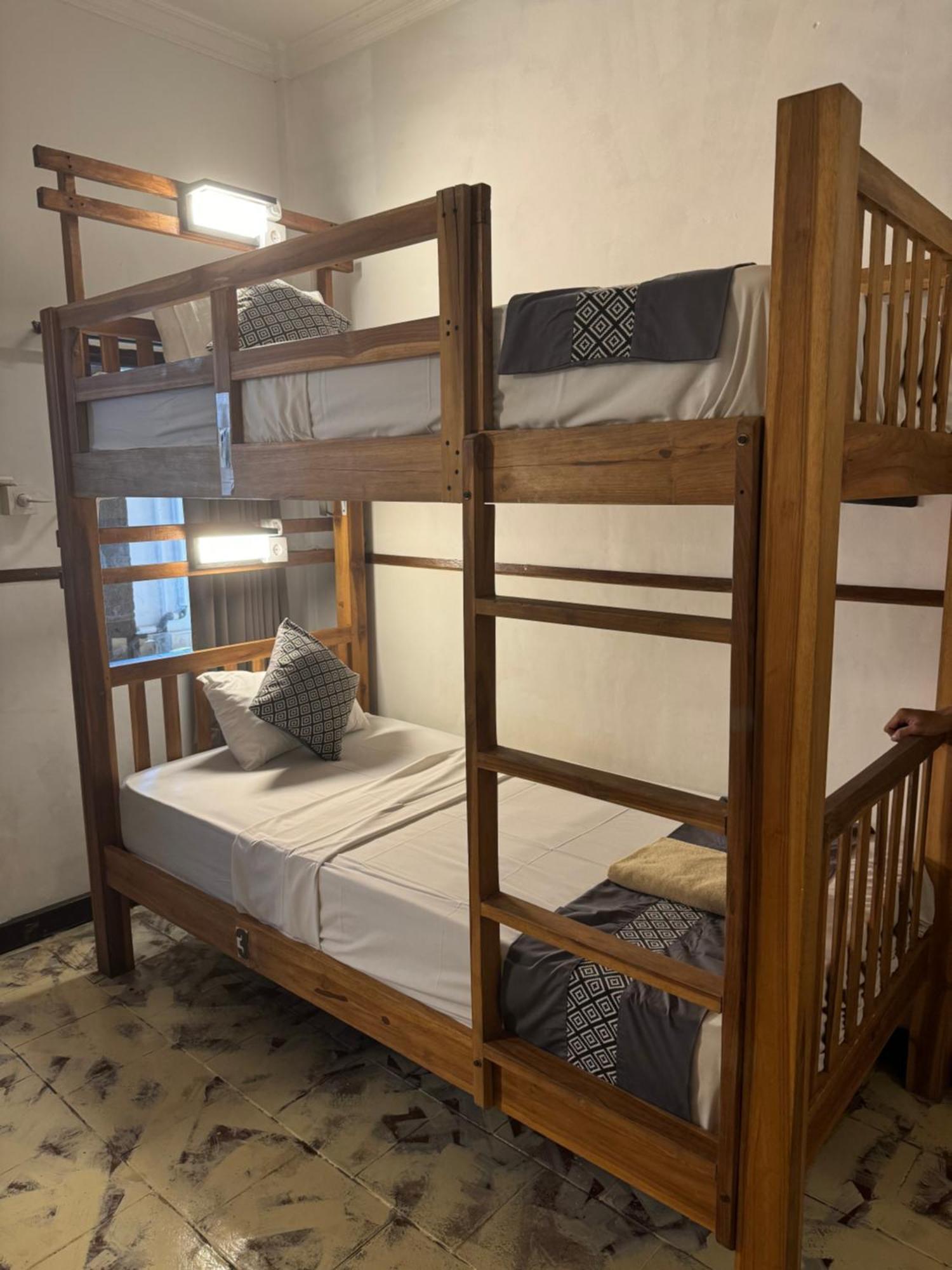 Easy Surf Camp Hotel Kuta Lombok Eksteriør billede