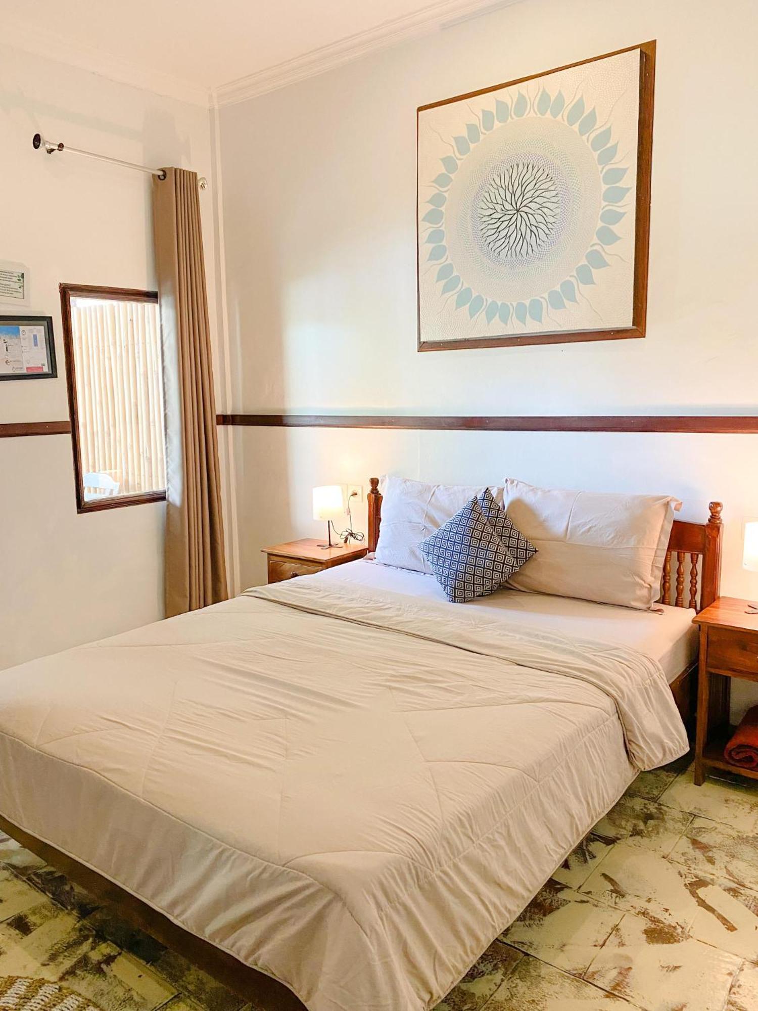 Easy Surf Camp Hotel Kuta Lombok Eksteriør billede